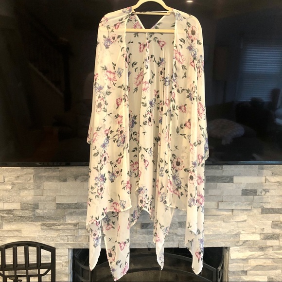 Tops - NWOT WHITE FLORAL CHIFFON KIMONO SIZE LARGE